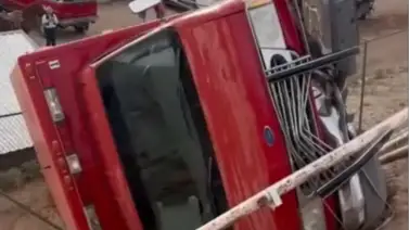 Tenemos video: Ambulancia se vuelca en plena carrera en este circuito en Estados Unidos Tenemos video: Ambulancia se vuelca en plena carrera en este circuito en Estados Unidos