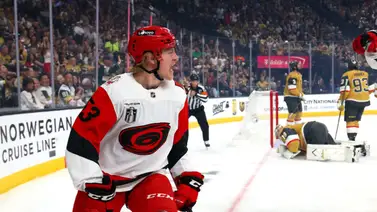 ¿Quién al arco? El dilema de Carolina para frenar el imperio de Vegas en el Juego 5 ¿Quién al arco? El dilema de Carolina para frenar el imperio de Vegas en el Juego 5