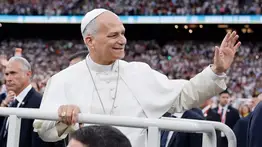 El Papa León XIV firma con el Real Madrid 