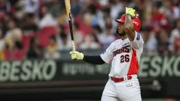 Harold Castro responde de buena manera con el madero en su regreso a la liga coreana