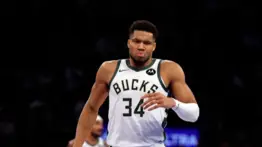 ¡Bomba en la NBA! Giannis Antetokounmpo será traspasado antes del Draft: Dos destinos finalistas