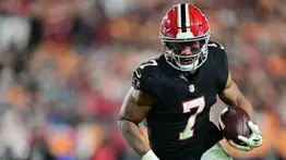 NFL: Millonario acuerdo mantiene a Kyle Pitts en Atlanta por tres años más