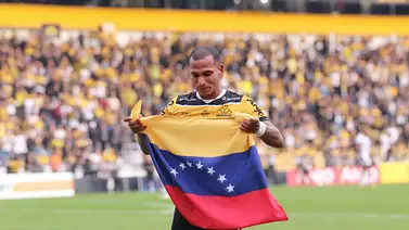 Rómulo Otero realiza un gol con dedicatoria especial para Venezuela Rómulo Otero realiza un gol con dedicatoria especial para Venezuela