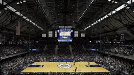 Un escenario de película: el baloncesto universitario recibe a la NBA Cup