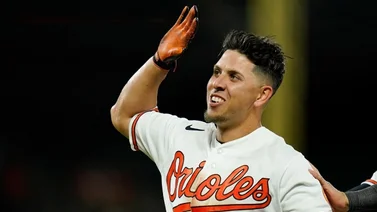 Llega el segundo: Ramón Urias se vuela la cerca en victoria de los Orioles (+VIDEO)