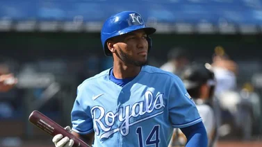 MLB: Edward Olivares entra a la lista restringida de los Reales