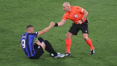 Champions League: ¡Otro más! Edin Dzeko abandona el partido con molestias físicas Champions League: ¡Otro más! Edin Dzeko abandona el partido con molestias físicas