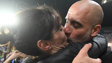¿Quién es Cristina Serra? La mujer que le estampó un beso en la boca a Pep Guardiola