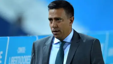 ¡Escándalo! César Farías agrede a dos jugadores y sale expulsado (+VIDEO) ¡Escándalo! César Farías agrede a dos jugadores y sale expulsado (+VIDEO)