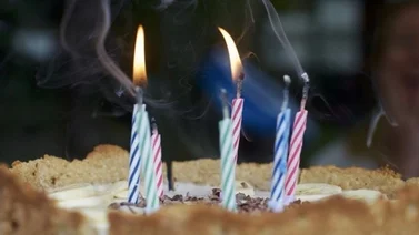 Conoce los cambios que ocurren al soplar las velas de tu pastel de cumpleaños