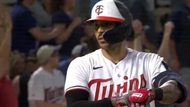 MLB: Así fue el largo batazo que dio Carlos Correa para dejar en el terreno a Milwaukee