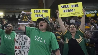 Aficionados de Atléticos de Oakland boicotean juego y piden al dueño que venda el equipo