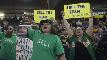 Aficionados de Atléticos de Oakland boicotean juego y piden al dueño que venda el equipo Aficionados de Atléticos de Oakland boicotean juego y piden al dueño que venda el equipo