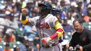 MLB: Ronald Acuña Jr. iguala a este bateador venezolano con su jonrón 14 (+Video)