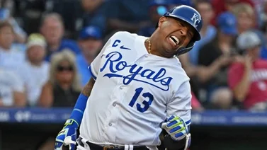 MLB: ¡Soberano susto! Salvador Pérez sale del juego por esta dolorosa razón (+Video)