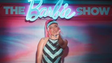 ¡Demasiado flow! Karol G se transformó en una "Barbie Bichota" para su nuevo videoclip