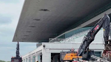 Así derriban el Hipódromo Arlington Park en Chicago (+video)