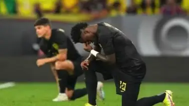 Brasil hizo historia al utilizar por primera vez en su trayectoria un uniforme de color negro Brasil hizo historia al utilizar por primera vez en su trayectoria un uniforme de color negro