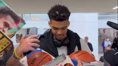 NBA: Así recibieron los aficionados a Víctor Wembanyama en el aeropuerto de Nueva York NBA: Así recibieron los aficionados a Víctor Wembanyama en el aeropuerto de Nueva York