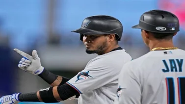MLB: ¡Atrevido! Luis Arráez abre la "Regadera" y regresa a .400