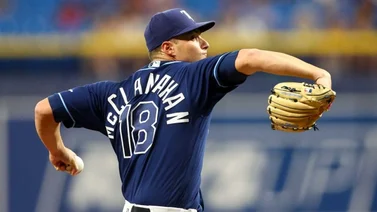 Más problemas para los Rays: Shane McClanahan salió lesionado