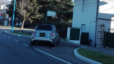Balotelli regresa de una fiesta y choca su carro en casa de un vecino