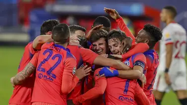 Giroud trituró al Sevilla y el Chelsea va a octavos como líder Giroud trituró al Sevilla y el Chelsea va a octavos como líder