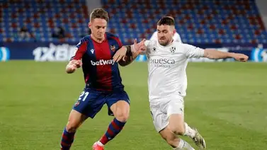 Huesca se niega a caer en el descenso y bate al Levante Huesca se niega a caer en el descenso y bate al Levante