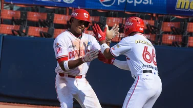 Cardenales triunfa ajustadamente en su debut