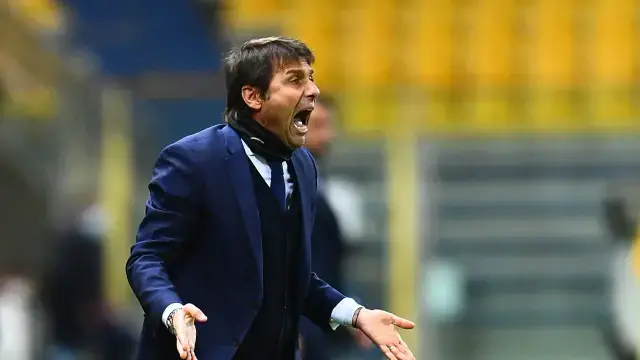 Manchester United contacta a Antonio Conte