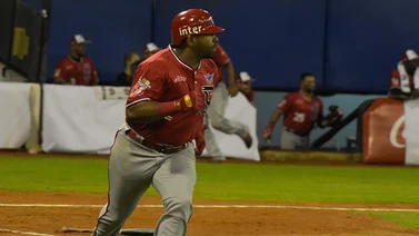 Cardenales apalea a Tiburones en el estadio Universitario