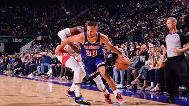 Curry demuestra su poderio con 50 puntos ante los Hawks Curry demuestra su poderio con 50 puntos ante los Hawks