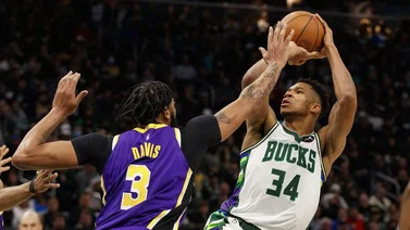Bucks vs Lakers: Antetokounmpo y Middleton imparables ante Los Angeles