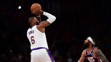 Lakers vs Nets: Triple-doble de Harden neutraliza embestida de LeBron James