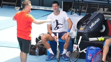 Djokovic completó su segundo entrenamiento a la espera de Inmigración