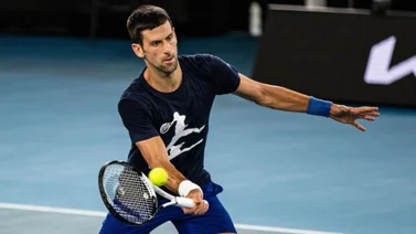 Juez ordena posponer la deportación de Djokovic