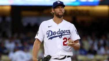 Clayton Kershaw firma y se queda con los Dodgers