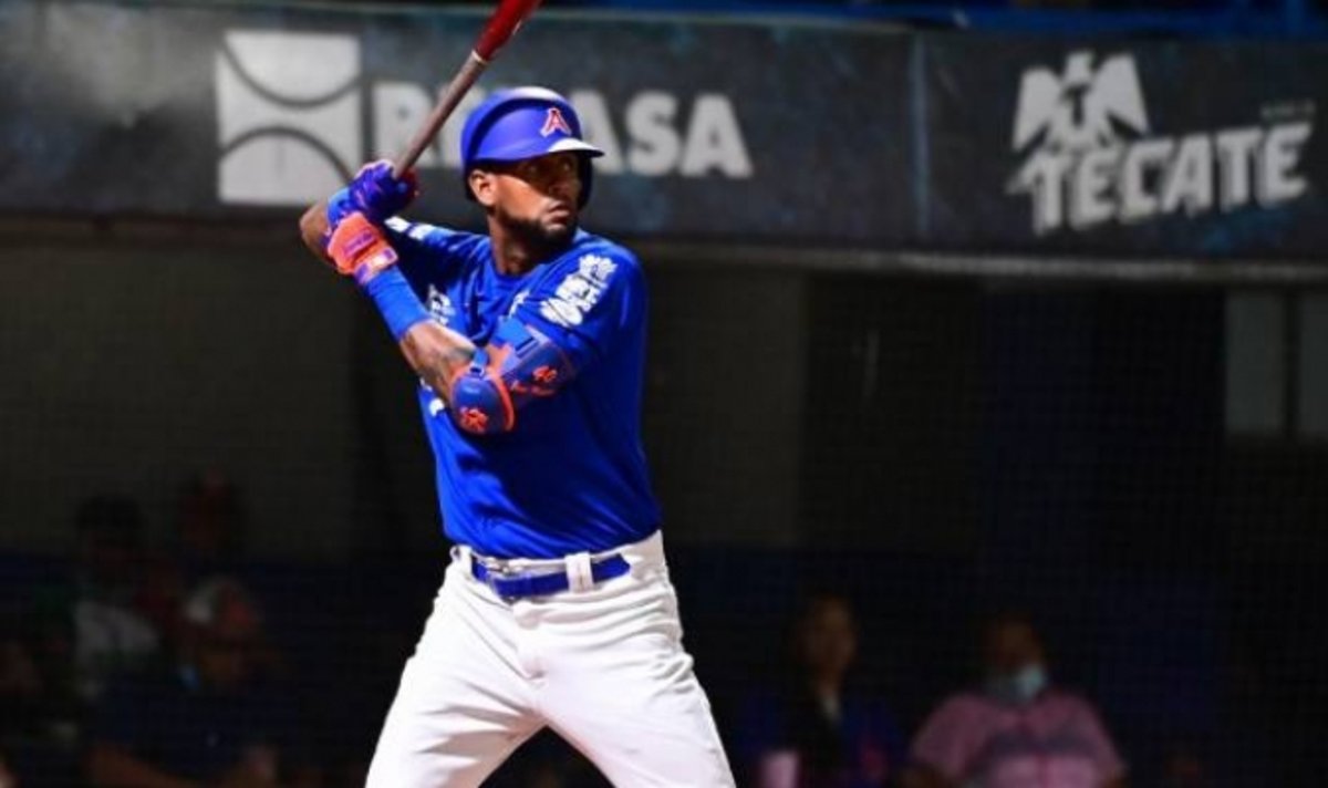 Addison Russell and Bartolo Colon Sign with the Acereros de