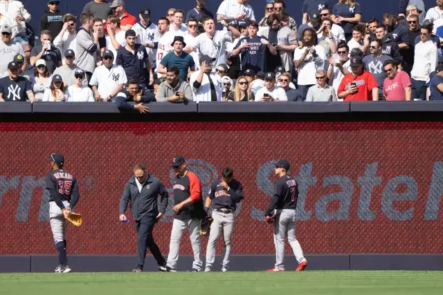 Fanáticos de los Yankees agreden a peloteros de Guardianes (+Videos)