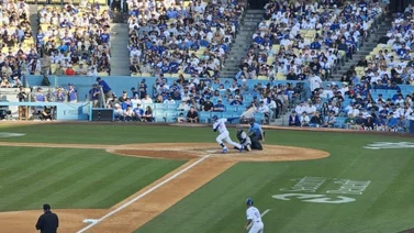MLB: Vea el selecto grupo al que se une Miguel Vargas con este triple (+Video)