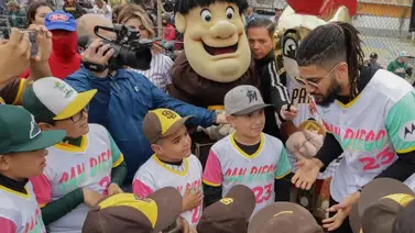 Fernando Tatis Jr. comparte con más de 200 niños en una comunidad de Tijuana Fernando Tatis Jr. comparte con más de 200 niños en una comunidad de Tijuana