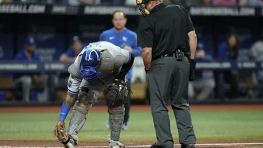 MLB: Salvador Pérez fue sacado del juego y enciende las alarmas en Kansas City (+Detalles)