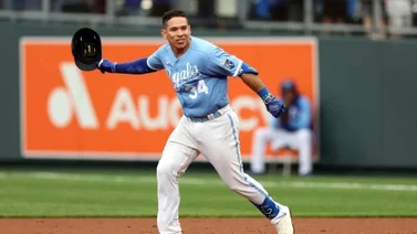 MLB: Freddy Fermín comandó ofensiva de los Reales con jonrón (+Video)
