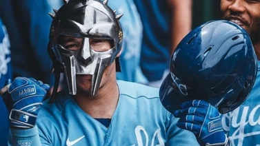 MLB: Freddy Fermín vivió su primera tarde perfecta con el madero en Las Mayores