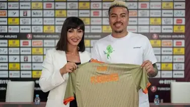 Presentan a Adalberto Peñaranda en su nuevo equipo en Bosnia Presentan a Adalberto Peñaranda en su nuevo equipo en Bosnia