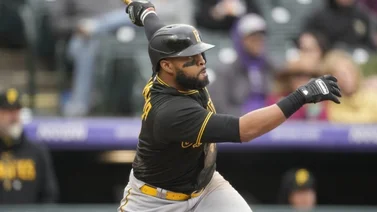MLB: ¡De línea! Mira el jonrón surrealista que conectó Carlos Santana con los Piratas de Pittsburgh (+Video)