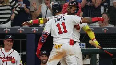 MLB: Ronald Acuña Jr. y Orlando Arcia también colaboran con el guante (+Videos)