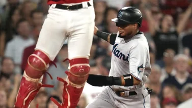 MLB: Luis Arráez sigue con la "Regadera" y castiga a los Medias Rojas