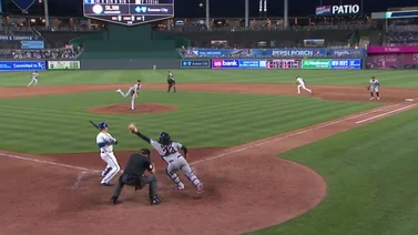 MLB: Este receptor canadiense hace gala de su brazo y estos son los datos detrás de la jugada