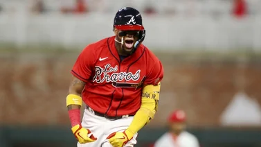 Ronald Acuña sigue rumbo 40/40: Se roba otra base ante los Marlins de Miami (Video)